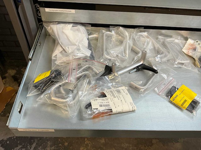 Mewaf jaloeziedeurkast met mechanische onderdelen - afbeelding 22 van  43