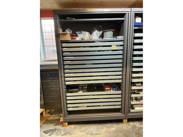 Mewaf jaloeziedeurkast met mechanische onderdelen - afbeelding 12 van  43