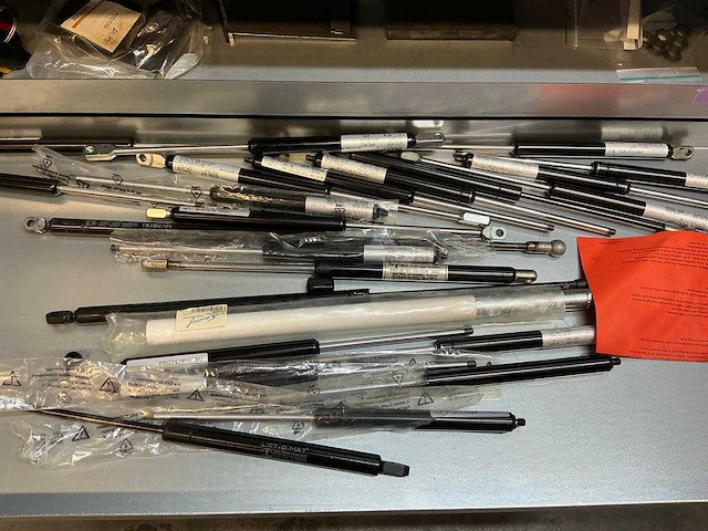 Mewaf jaloeziedeurkast met mechanische onderdelen - afbeelding 28 van  43