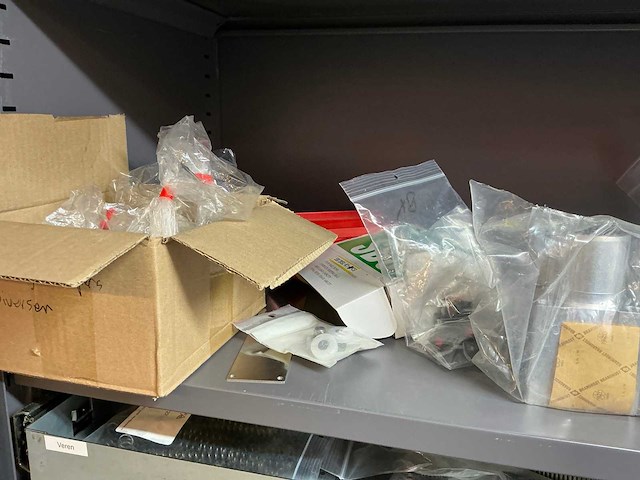 Mewaf jaloeziedeurkast met mechanische onderdelen - afbeelding 23 van  43