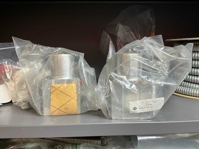 Mewaf jaloeziedeurkast met mechanische onderdelen - afbeelding 39 van  43