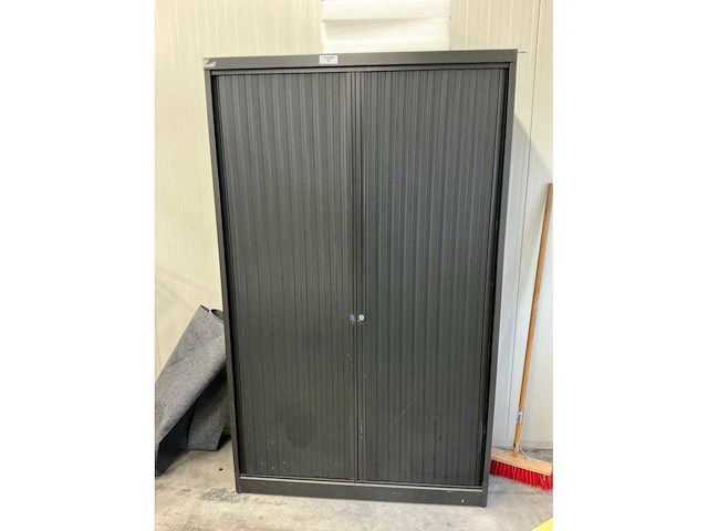 Mewaf jaloeziedeurkast met spanbanden en hoekbeschermers - afbeelding 3 van  11