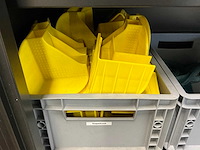 Mewaf jaloeziedeurkast met spanbanden en hoekbeschermers - afbeelding 8 van  11