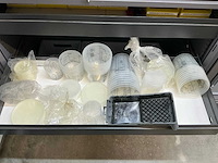 Mewaf jaloeziedeurkast met verf en maskeermiddelen - afbeelding 3 van  13