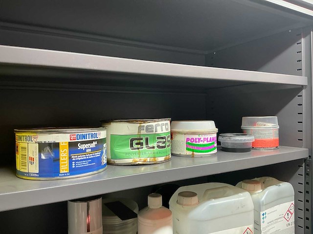 Mewaf jaloeziedeurkast met verf en maskeermiddelen - afbeelding 7 van  13