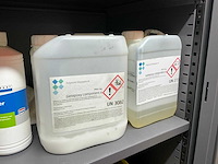 Mewaf jaloeziedeurkast met verf en maskeermiddelen - afbeelding 8 van  13