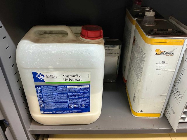 Mewaf jaloeziedeurkast met verf en maskeermiddelen - afbeelding 11 van  13