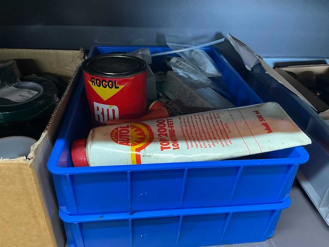 Mewaf jaloeziedeurkast met vetten, olie en remmenreiniger - afbeelding 5 van  18