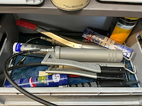 Mewaf jaloeziedeurkast met vetten, olie en remmenreiniger - afbeelding 10 van  18