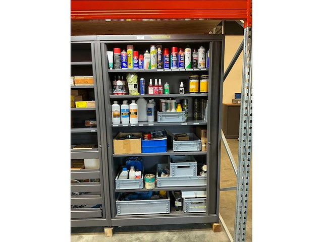 Mewaf jaloeziedeurkast met vetten, olie en remmenreiniger - afbeelding 11 van  18