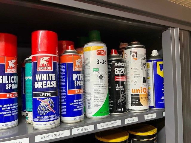 Mewaf jaloeziedeurkast met vetten, olie en remmenreiniger - afbeelding 13 van  18