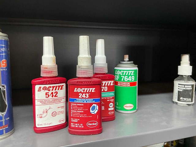 Mewaf jaloeziedeurkast met vetten, olie en remmenreiniger - afbeelding 16 van  18