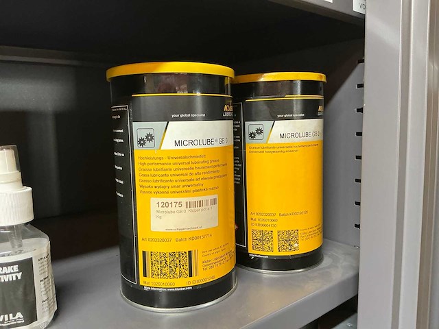 Mewaf jaloeziedeurkast met vetten, olie en remmenreiniger - afbeelding 17 van  18