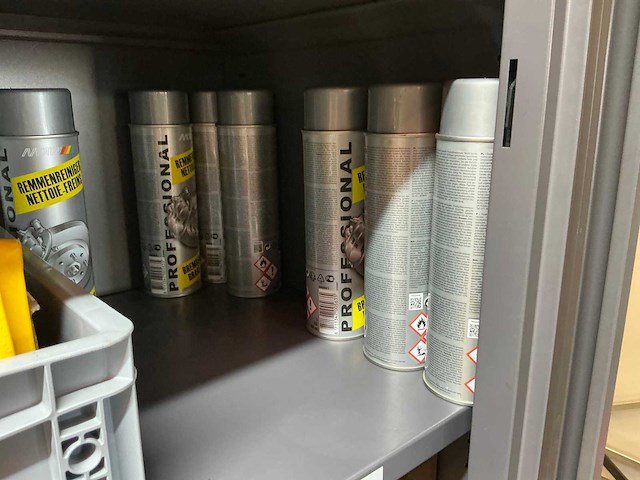 Mewaf jaloeziedeurkast met vetten, olie en remmenreiniger - afbeelding 18 van  18