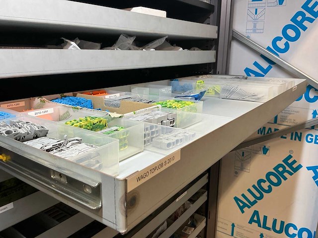 Mewaf jaloeziedeurkast met wago klemmen, wartels en connectoren - afbeelding 4 van  43