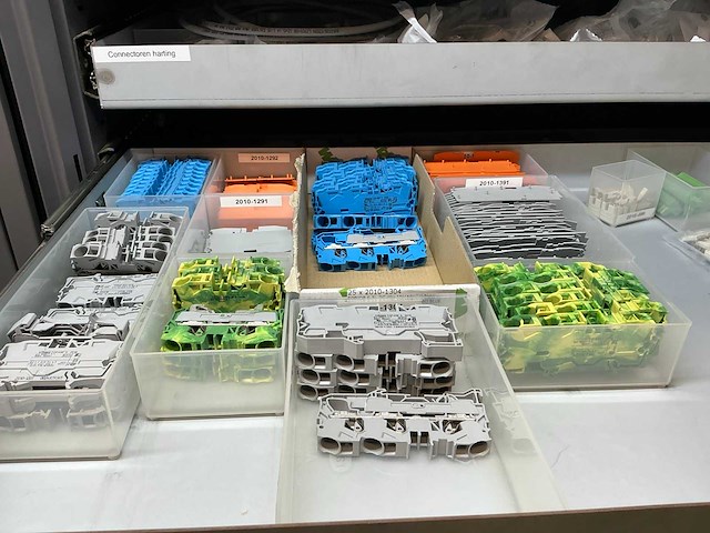 Mewaf jaloeziedeurkast met wago klemmen, wartels en connectoren - afbeelding 5 van  43