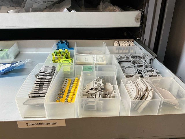 Mewaf jaloeziedeurkast met wago klemmen, wartels en connectoren - afbeelding 6 van  43