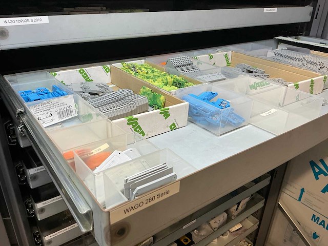 Mewaf jaloeziedeurkast met wago klemmen, wartels en connectoren - afbeelding 7 van  43