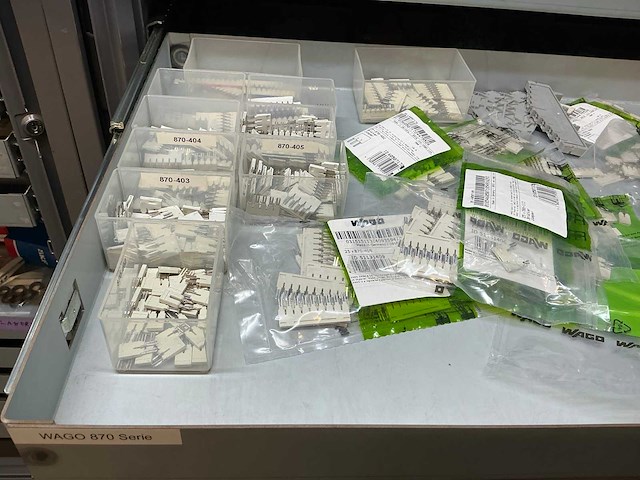 Mewaf jaloeziedeurkast met wago klemmen, wartels en connectoren - afbeelding 15 van  43