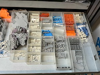 Mewaf jaloeziedeurkast met wago klemmen, wartels en connectoren - afbeelding 18 van  43