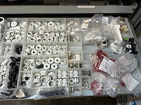 Mewaf jaloeziedeurkast met wago klemmen, wartels en connectoren - afbeelding 21 van  43