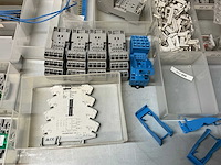 Mewaf jaloeziedeurkast met wago klemmen, wartels en connectoren - afbeelding 25 van  43