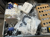 Mewaf jaloeziedeurkast met wago klemmen, wartels en connectoren - afbeelding 28 van  43