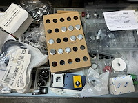 Mewaf jaloeziedeurkast met wago klemmen, wartels en connectoren - afbeelding 29 van  43