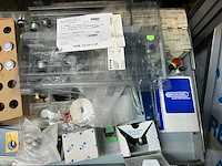 Mewaf jaloeziedeurkast met wago klemmen, wartels en connectoren - afbeelding 30 van  43