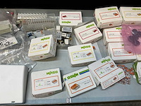 Mewaf jaloeziedeurkast met wago klemmen, wartels en connectoren - afbeelding 37 van  43