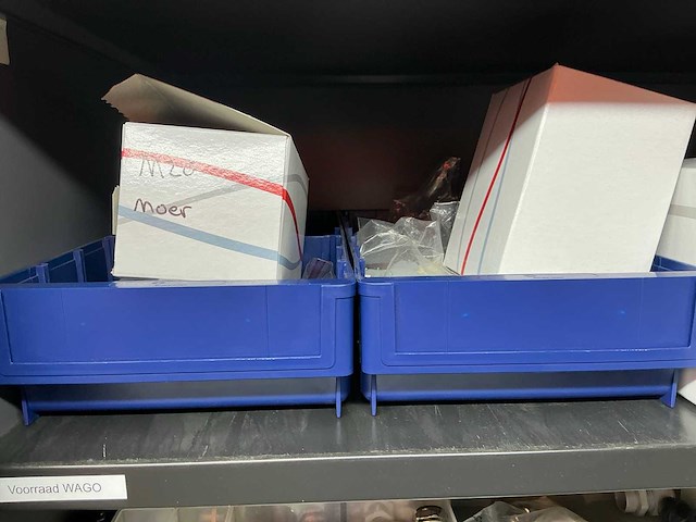 Mewaf jaloeziedeurkast met wago klemmen, wartels en connectoren - afbeelding 39 van  43