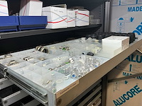 Mewaf jaloeziedeurkast met wago klemmen, wartels en connectoren - afbeelding 40 van  43