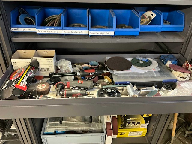 Mewaf werkplaatskast met inhoud - afbeelding 3 van  22