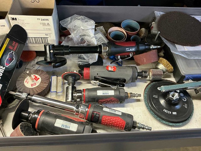 Mewaf werkplaatskast met inhoud - afbeelding 4 van  22