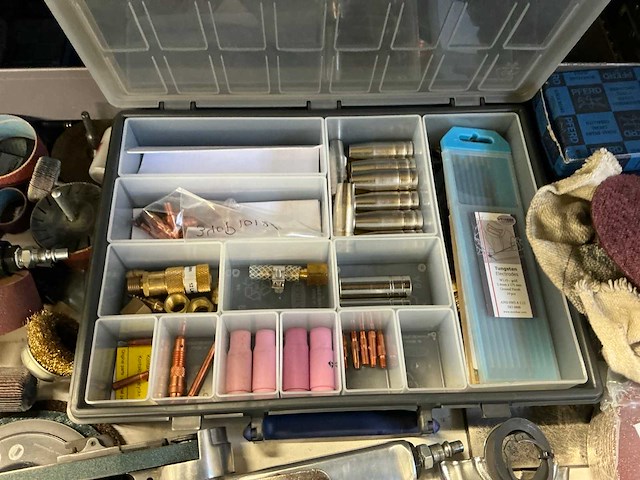 Mewaf werkplaatskast met inhoud - afbeelding 6 van  22