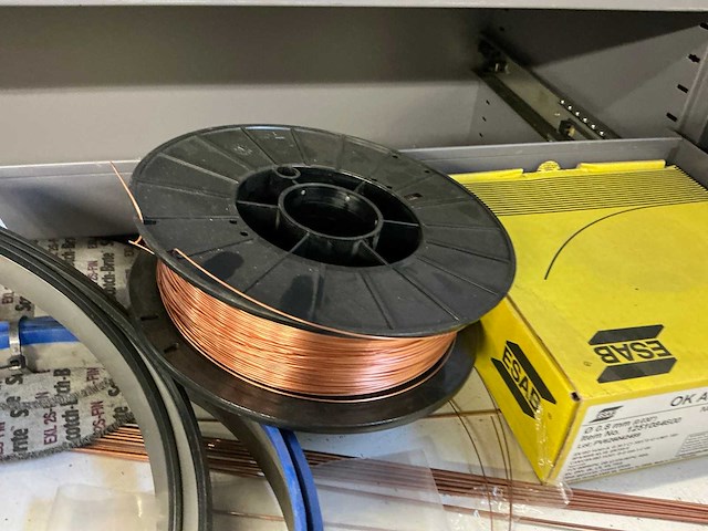 Mewaf werkplaatskast met inhoud - afbeelding 9 van  22