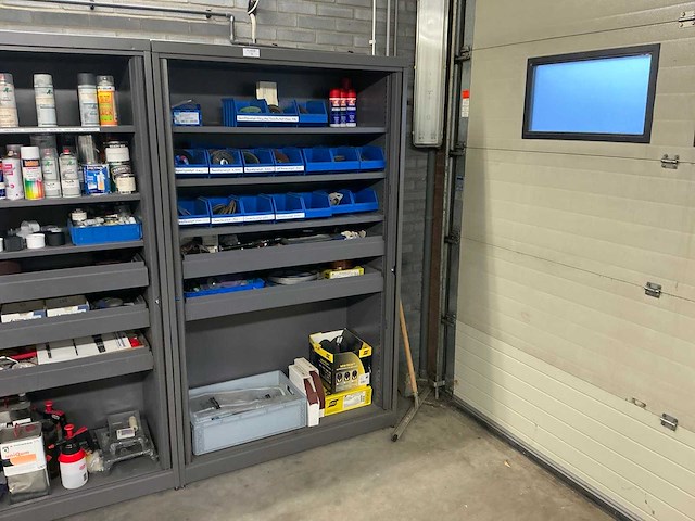 Mewaf werkplaatskast met inhoud - afbeelding 1 van  22