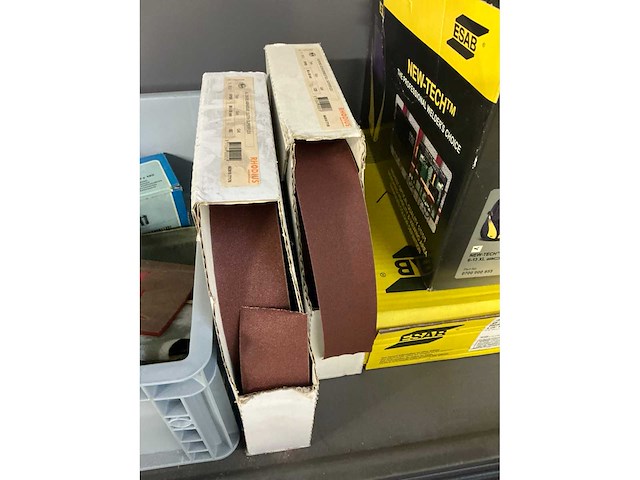 Mewaf werkplaatskast met inhoud - afbeelding 13 van  22