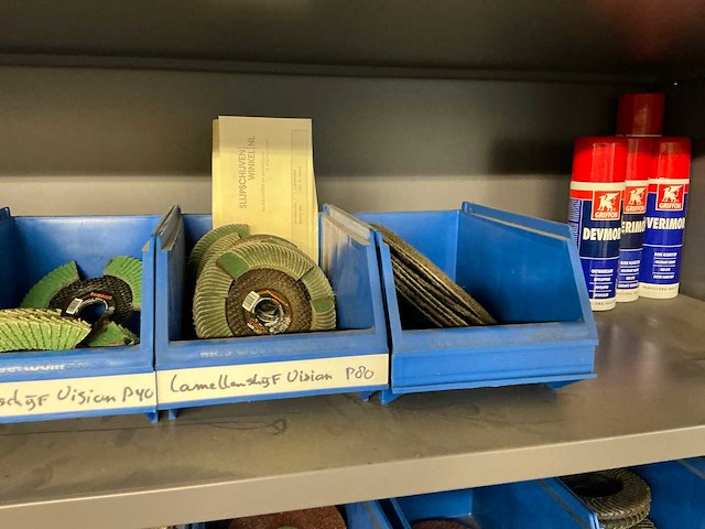 Mewaf werkplaatskast met inhoud - afbeelding 18 van  22