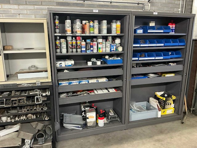 Mewaf werkplaatskast met inhoud - afbeelding 1 van  10