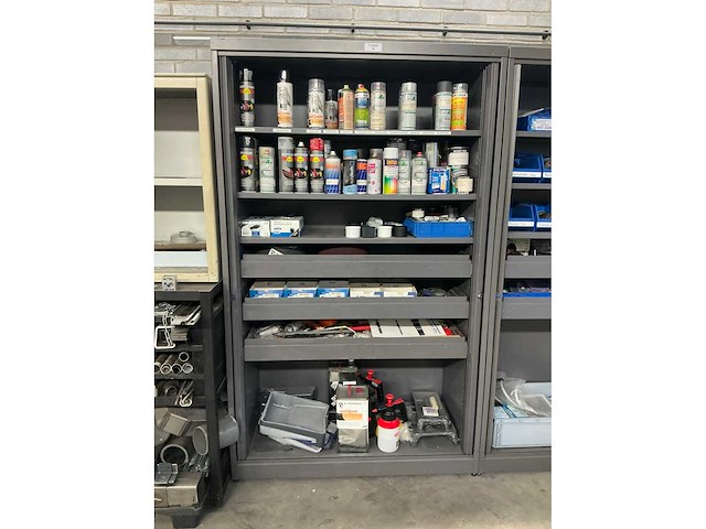 Mewaf werkplaatskast met inhoud - afbeelding 3 van  10