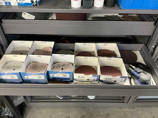 Mewaf werkplaatskast met inhoud - afbeelding 7 van  10