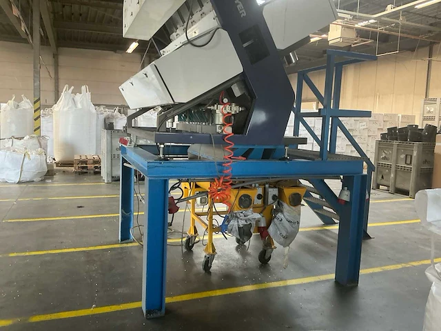 Meyer cf5 osx-300e optische kunststof color sorter, 4–8 t/uur, incl. frame en trap - afbeelding 34 van  39