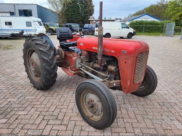 Mf - 35 - oldtimer tractor - afbeelding 3 van  6