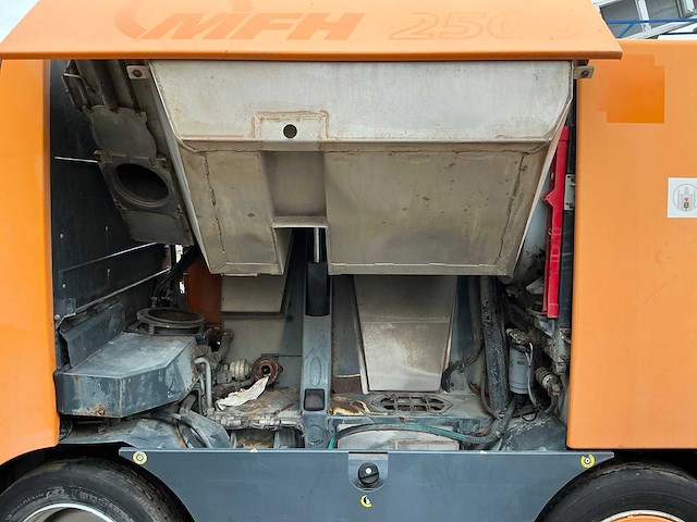 Mf mfh2500 veegwagen - afbeelding 9 van  26