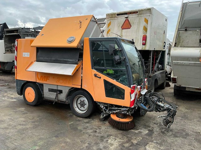 Mf mfh2500 veegwagen - afbeelding 1 van  26