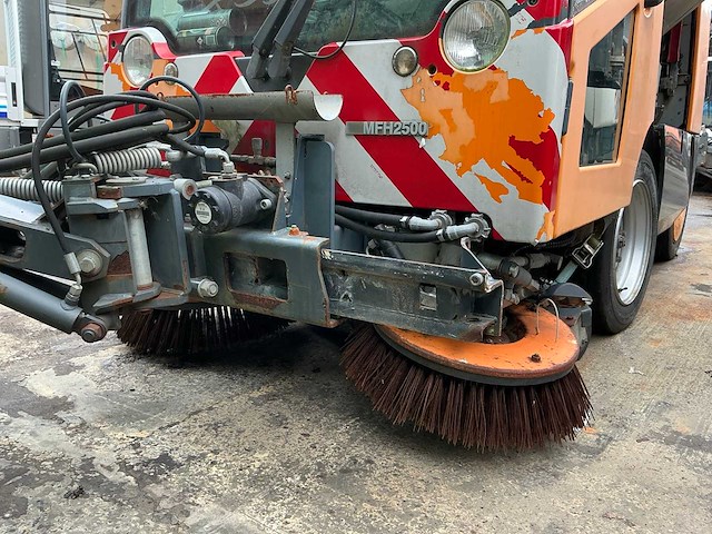 Mf mfh2500 veegwagen - afbeelding 14 van  26
