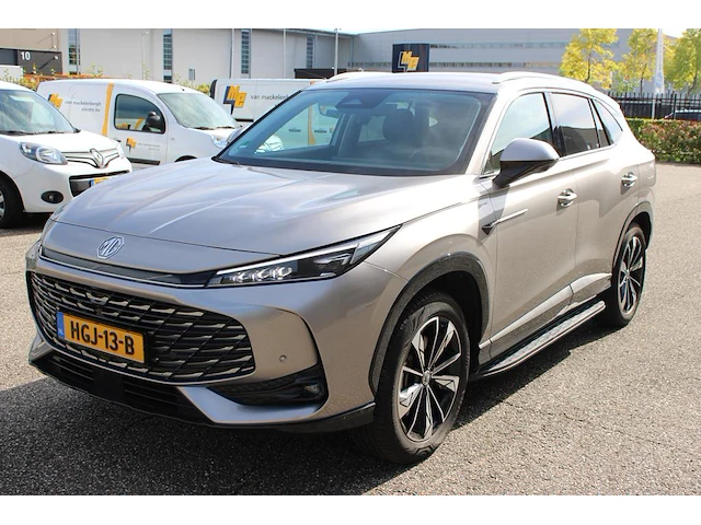 Mg e hs plug-in hybride met kenteken hgj-13-b. datum eerste toelating 21 maart 2025. apk vervaldatum 21 maa... - afbeelding 1 van  16
