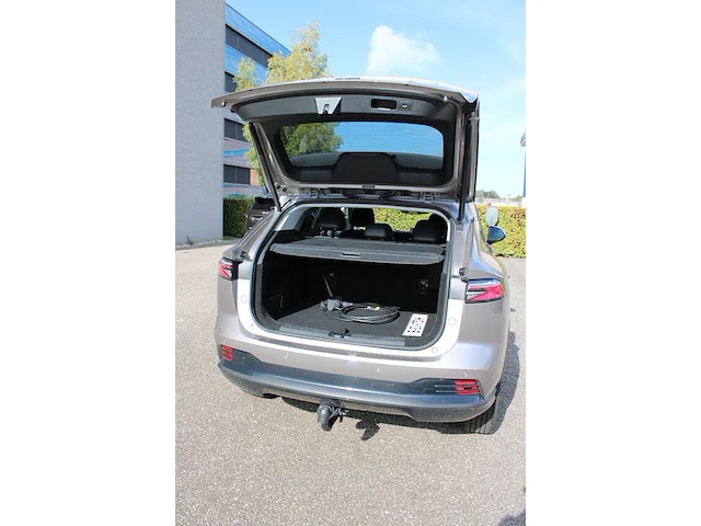 Mg e hs plug-in hybride met kenteken hgj-13-b. datum eerste toelating 21 maart 2025. apk vervaldatum 21 maa... - afbeelding 12 van  16