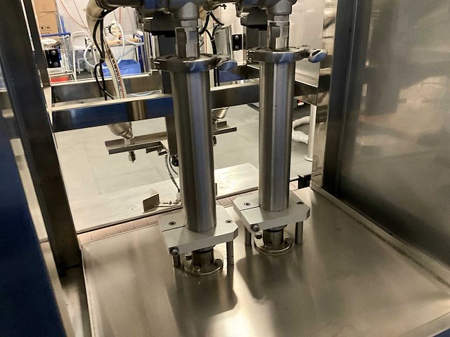 Mic flessen vul- en ettiketeerlijn - afbeelding 8 van  30